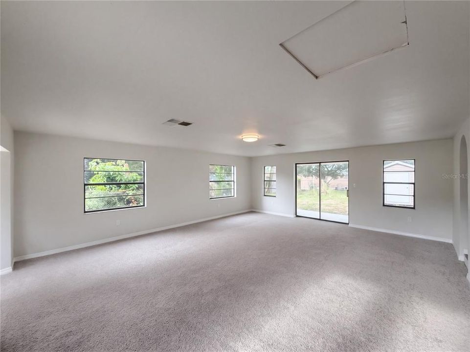 Activo con contrato: $218,000 (3 camas, 2 baños, 1536 Pies cuadrados)