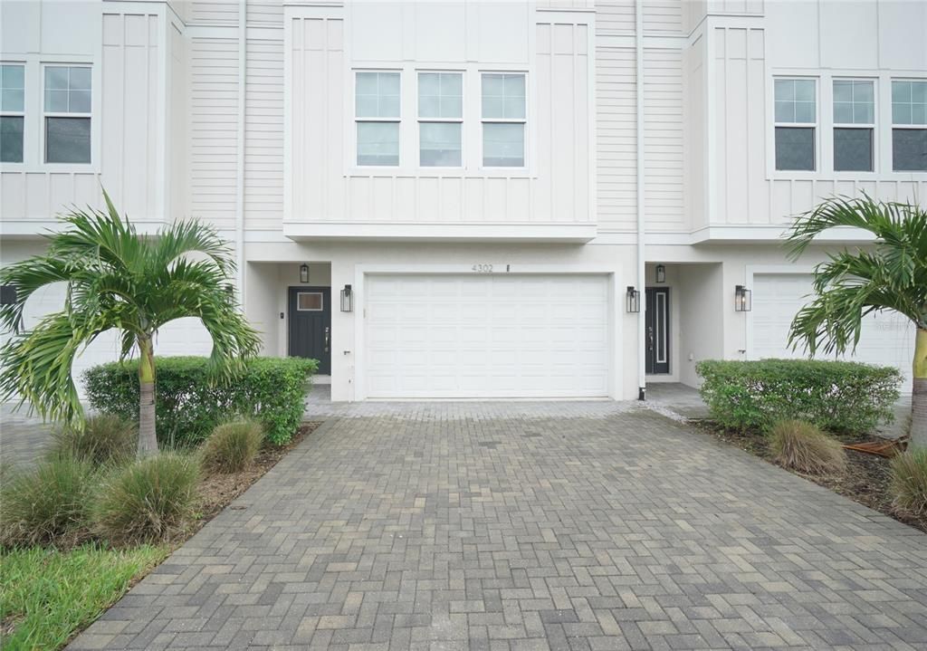 For Rent: $4,300 (4 beds, 3 baths, 2405 Square Feet)
