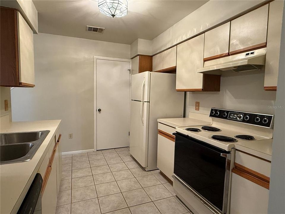 В аренду: $1,795 (3 спален, 2 ванн, 1335 Квадратных фут)