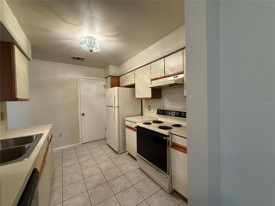 В аренду: $1,795 (3 спален, 2 ванн, 1335 Квадратных фут)