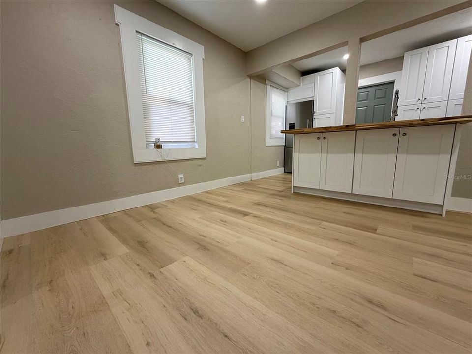 В аренду: $1,900 (2 спален, 2 ванн, 813 Квадратных фут)