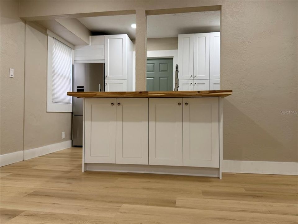 В аренду: $1,900 (2 спален, 2 ванн, 813 Квадратных фут)