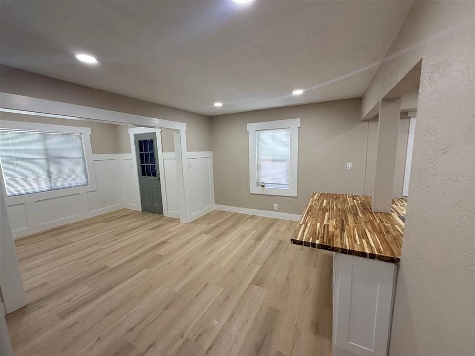 В аренду: $1,900 (2 спален, 2 ванн, 813 Квадратных фут)