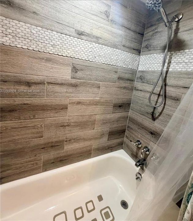 На продажу: $235,000 (2 спален, 2 ванн, 1095 Квадратных фут)