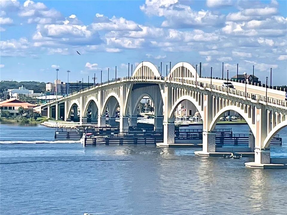 На продажу: $235,000 (2 спален, 2 ванн, 1095 Квадратных фут)