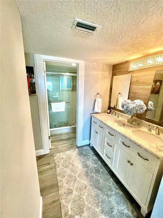 На продажу: $235,000 (2 спален, 2 ванн, 1095 Квадратных фут)