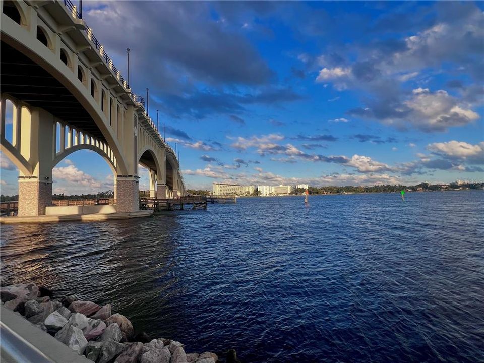 На продажу: $235,000 (2 спален, 2 ванн, 1095 Квадратных фут)