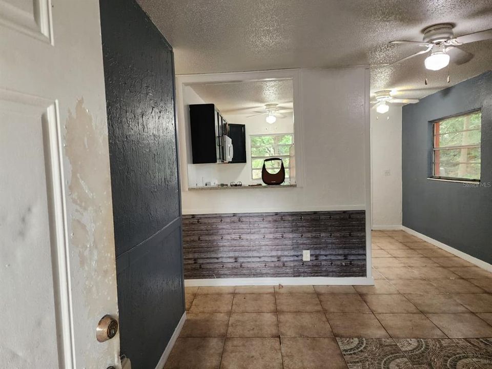 В аренду: $1,950 (3 спален, 1 ванн, 840 Квадратных фут)