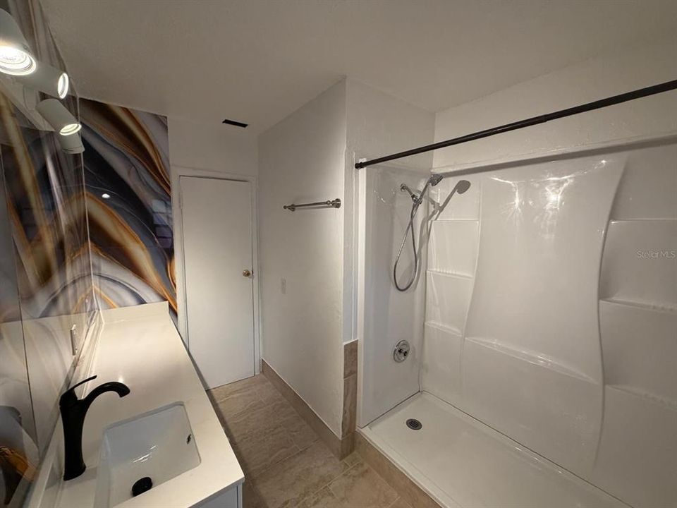 В аренду: $1,950 (3 спален, 1 ванн, 840 Квадратных фут)