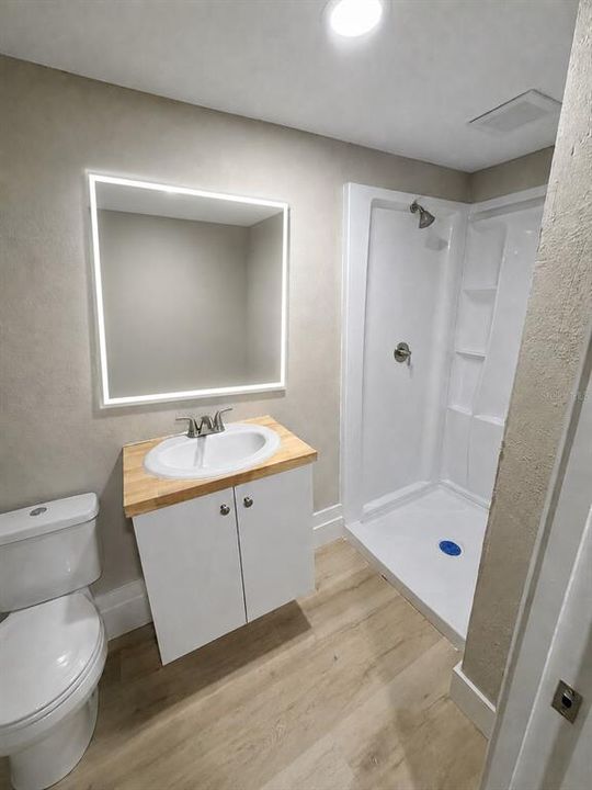 В аренду: $1,000 (1 спален, 1 ванн, 275 Квадратных фут)