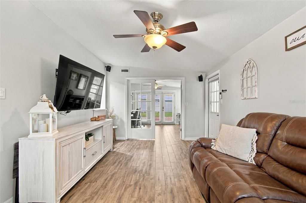 For Sale: $525,000 (3 beds, 2 baths, 1537 Square Feet)