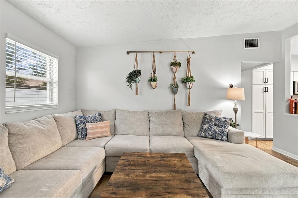 For Sale: $525,000 (3 beds, 2 baths, 1537 Square Feet)