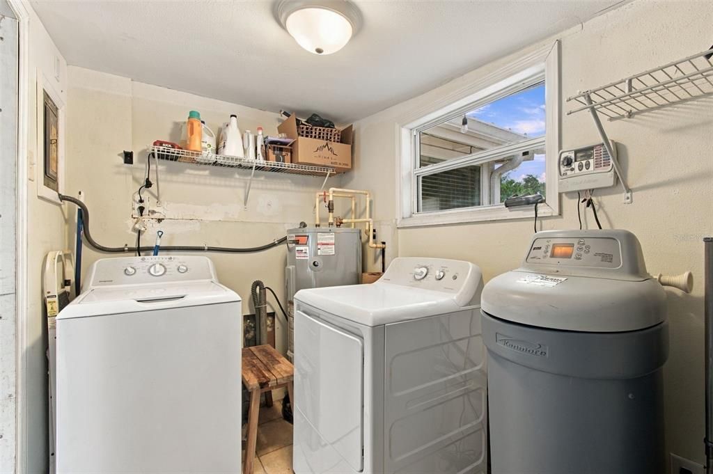 For Sale: $525,000 (3 beds, 2 baths, 1537 Square Feet)