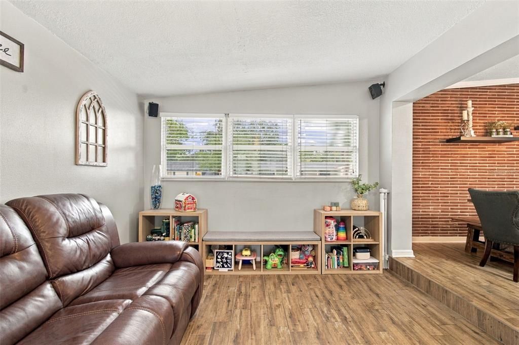 For Sale: $525,000 (3 beds, 2 baths, 1537 Square Feet)
