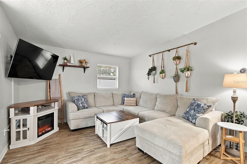 For Sale: $525,000 (3 beds, 2 baths, 1537 Square Feet)
