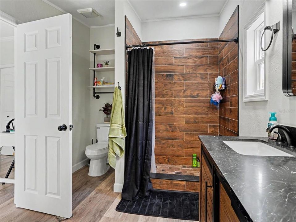 For Sale: $349,000 (3 beds, 2 baths, 1404 Square Feet)