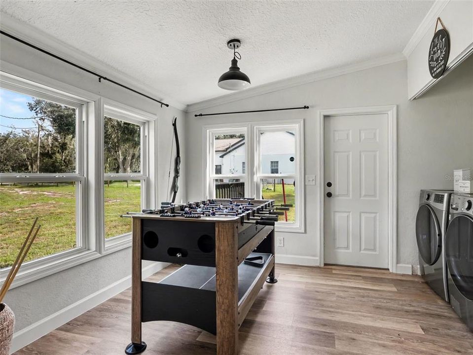 For Sale: $349,000 (3 beds, 2 baths, 1404 Square Feet)