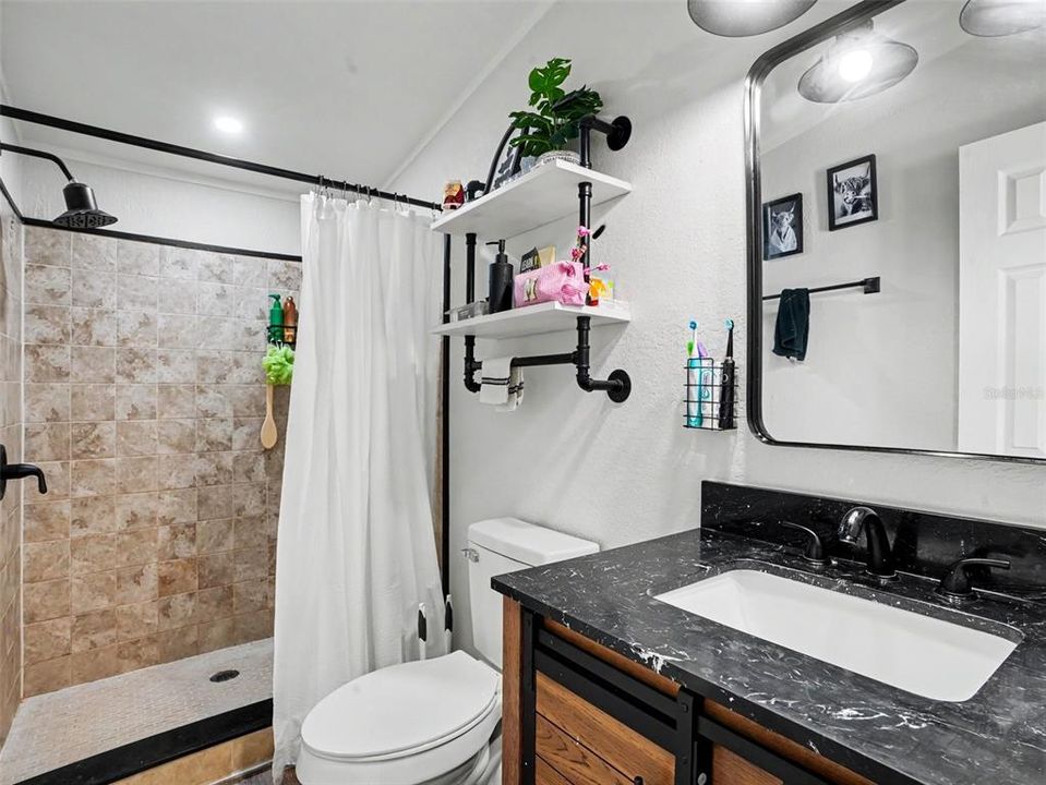For Sale: $349,000 (3 beds, 2 baths, 1404 Square Feet)