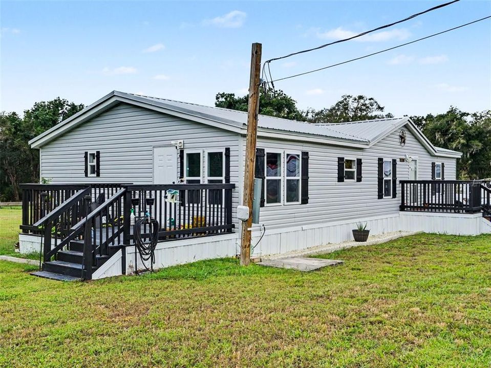 For Sale: $349,000 (3 beds, 2 baths, 1404 Square Feet)