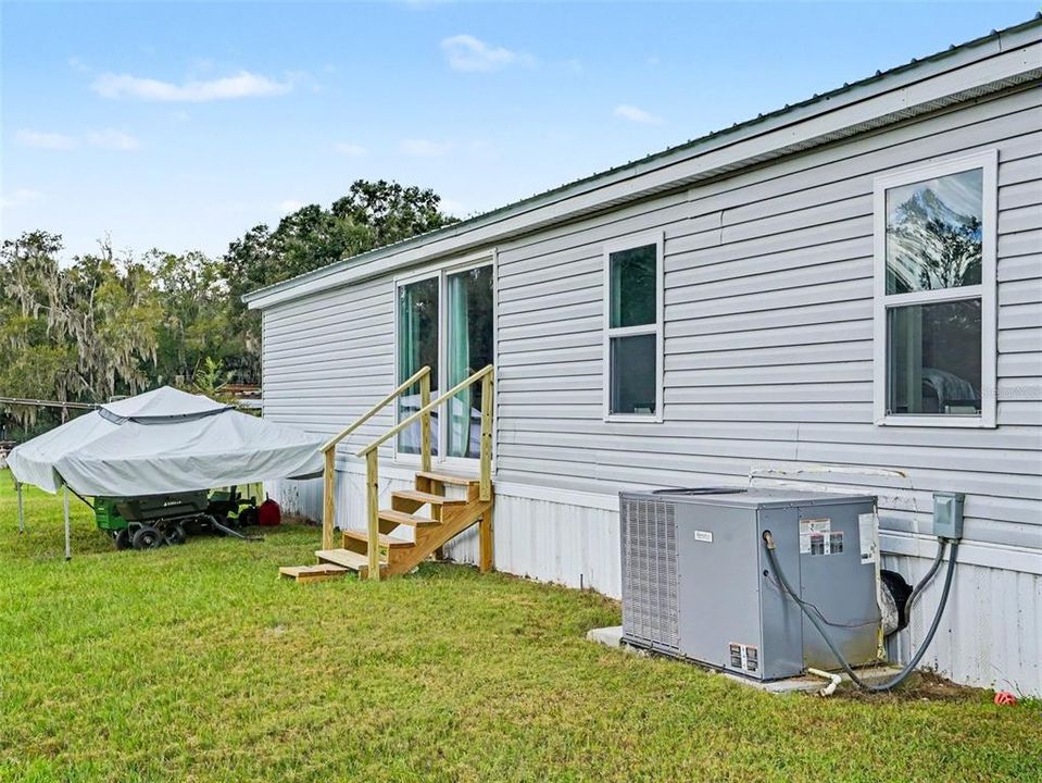 For Sale: $349,000 (3 beds, 2 baths, 1404 Square Feet)