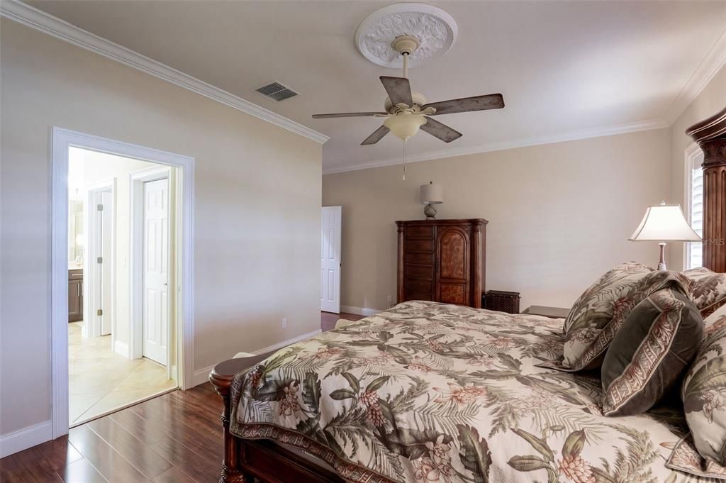 En Venta: $899,500 (5 camas, 3 baños, 3279 Pies cuadrados)