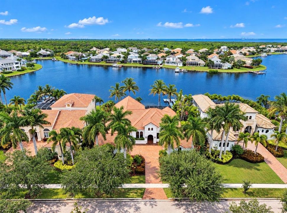 For Sale: $1,690,000 (4 beds, 3 baths, 4307 Square Feet)