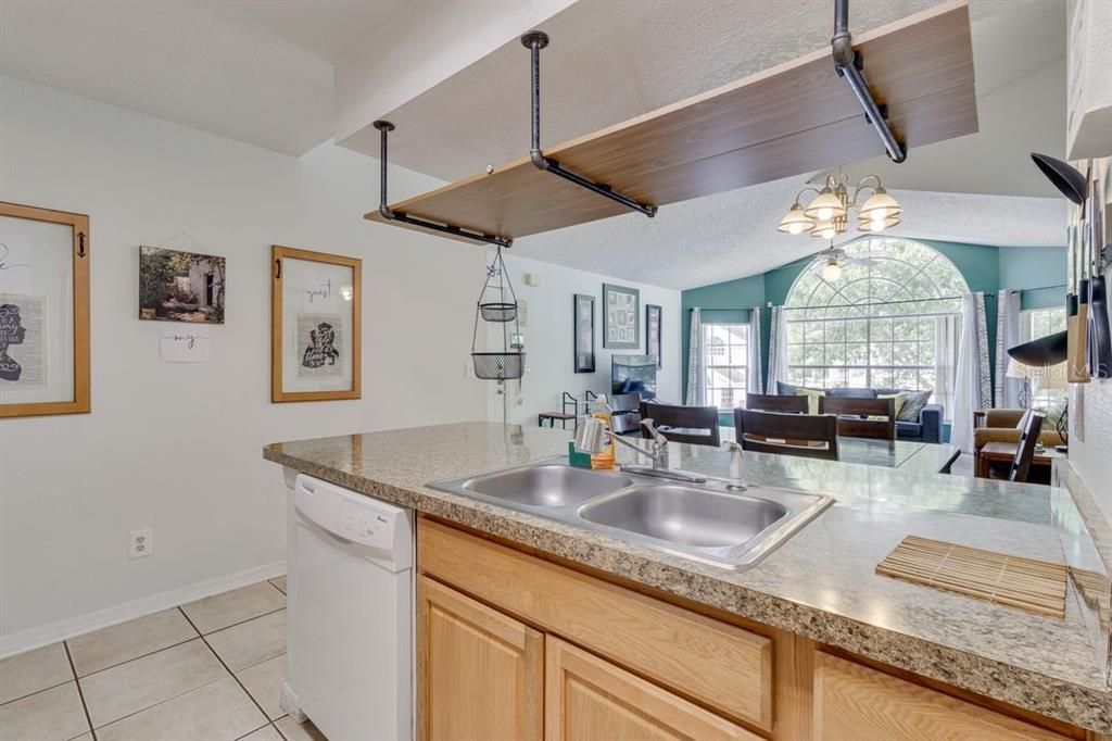 En Venta: $220,000 (3 camas, 2 baños, 1220 Pies cuadrados)