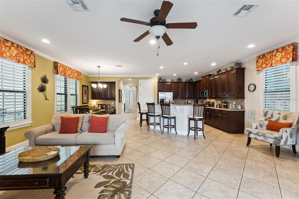 En Venta: $895,000 (5 camas, 4 baños, 3150 Pies cuadrados)