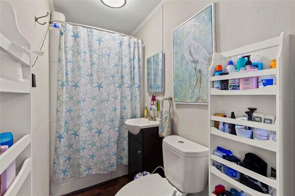 На продажу: $249,999 (2 спален, 1 ванн, 720 Квадратных фут)