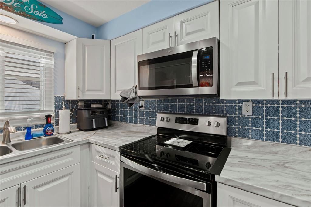 На продажу: $249,999 (2 спален, 1 ванн, 720 Квадратных фут)