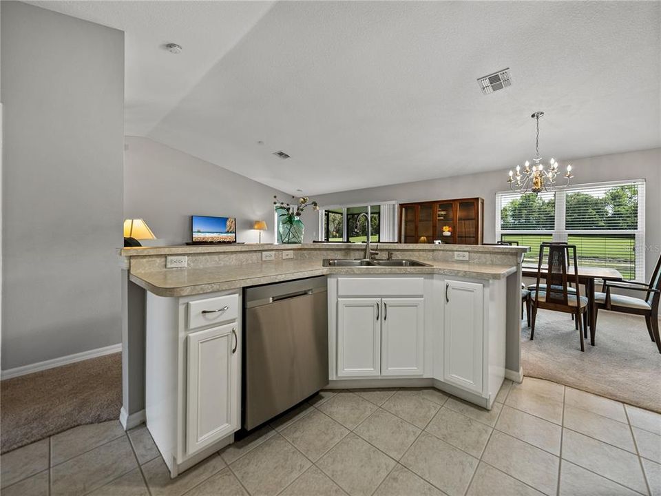 For Rent: $2,350 (2 beds, 2 baths, 1271 Square Feet)