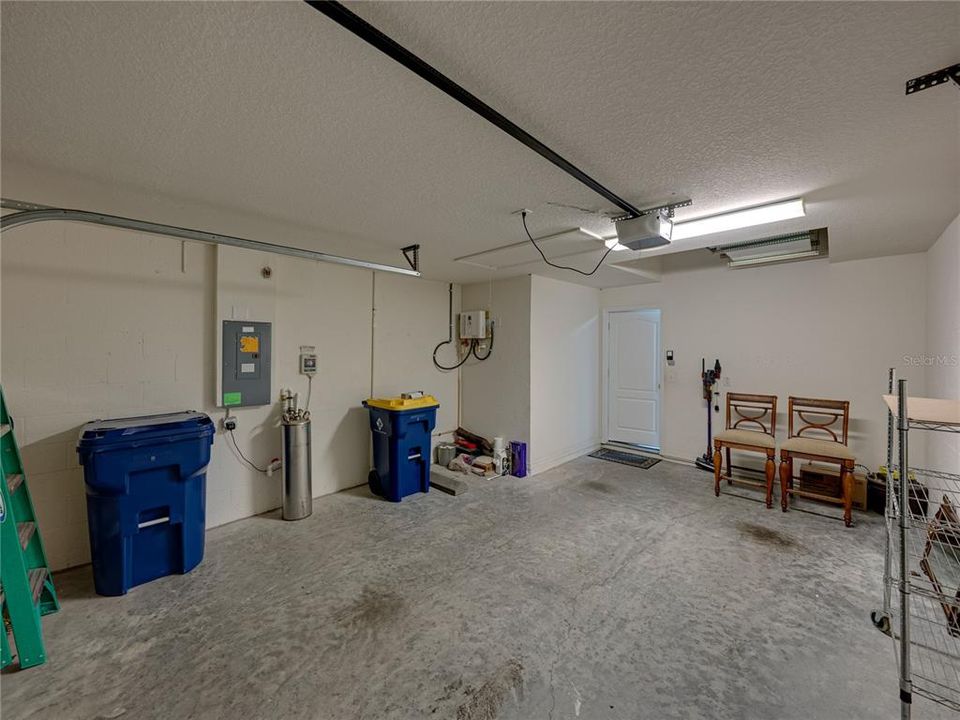 For Rent: $2,350 (2 beds, 2 baths, 1271 Square Feet)