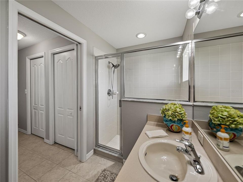 For Rent: $2,350 (2 beds, 2 baths, 1271 Square Feet)