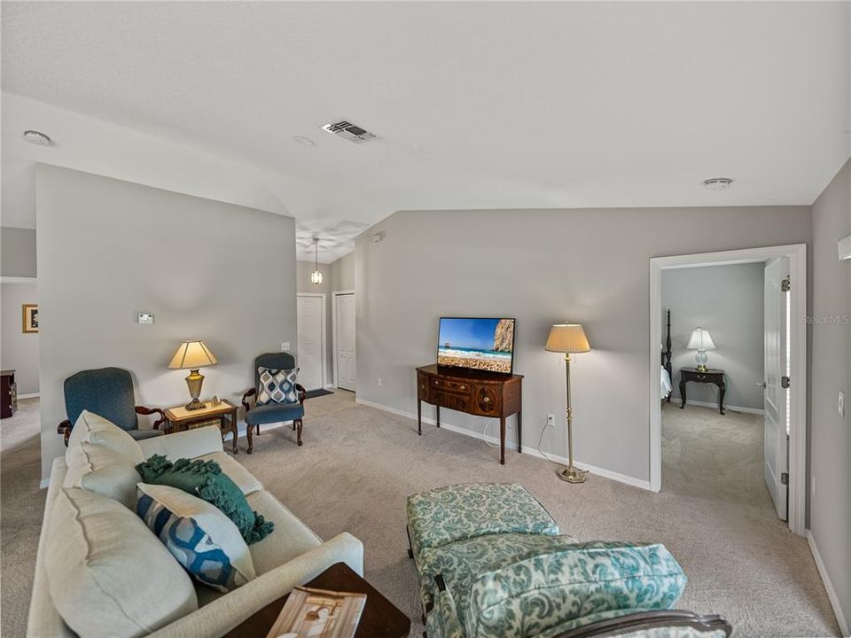 For Rent: $2,350 (2 beds, 2 baths, 1271 Square Feet)