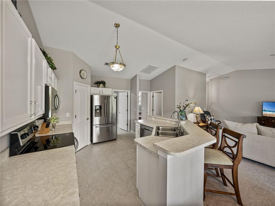 For Rent: $2,350 (2 beds, 2 baths, 1271 Square Feet)
