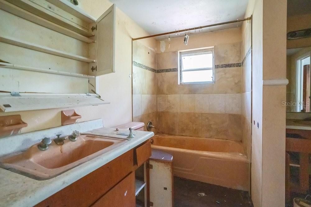 На продажу: $850,000 (5 спален, 3 ванн, 3960 Квадратных фут)