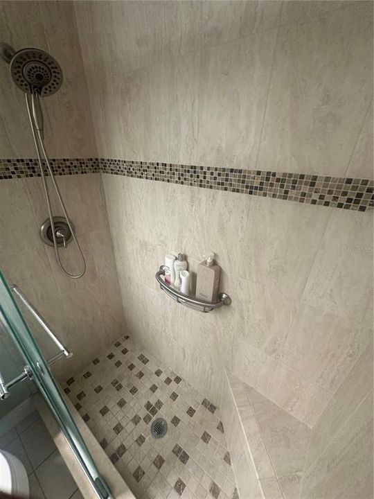На продажу: $165,000 (2 спален, 1 ванн, 835 Квадратных фут)