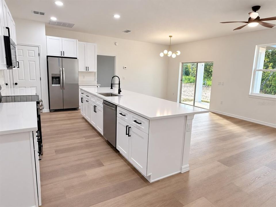 For Sale: $300,000 (3 beds, 2 baths, 1571 Square Feet)