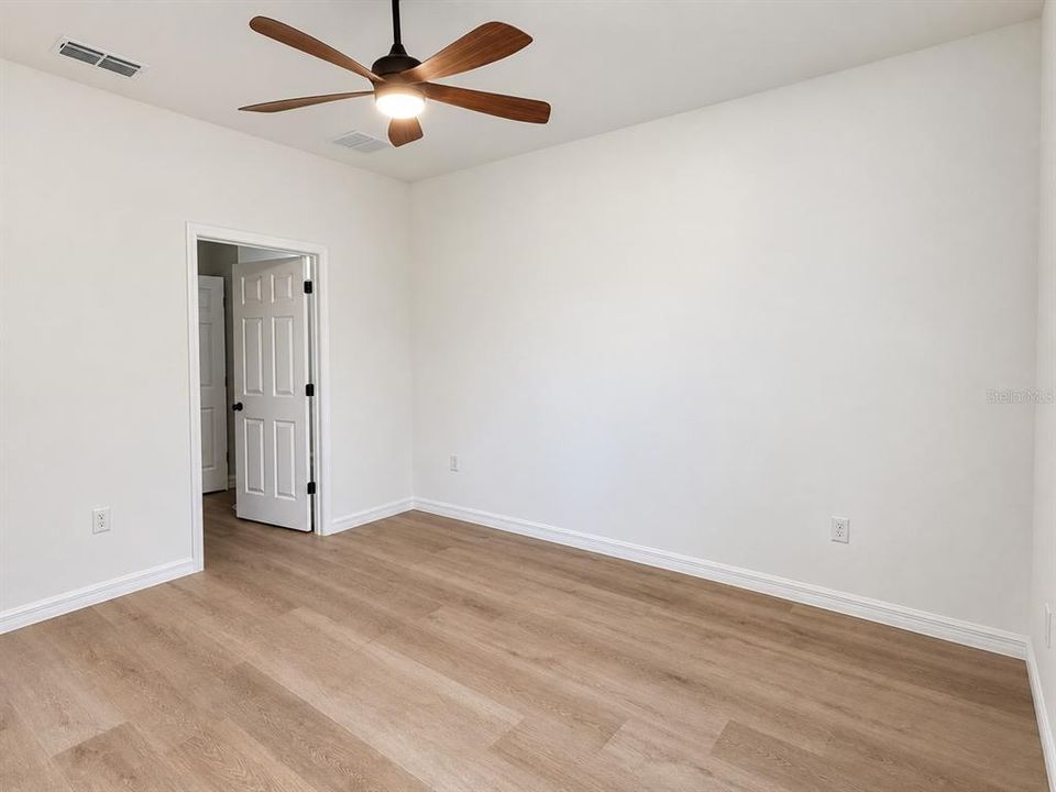 For Sale: $300,000 (3 beds, 2 baths, 1571 Square Feet)