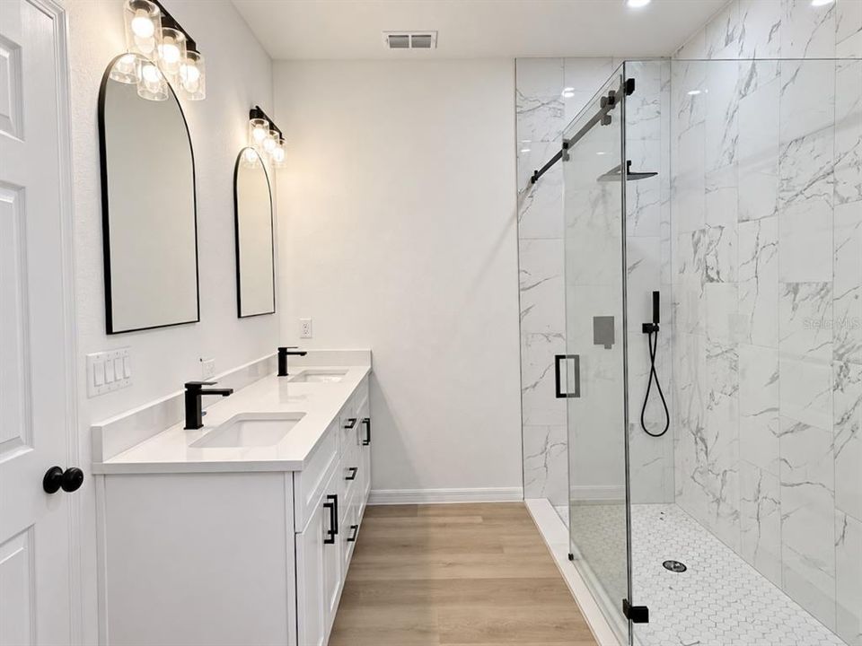 For Sale: $300,000 (3 beds, 2 baths, 1571 Square Feet)