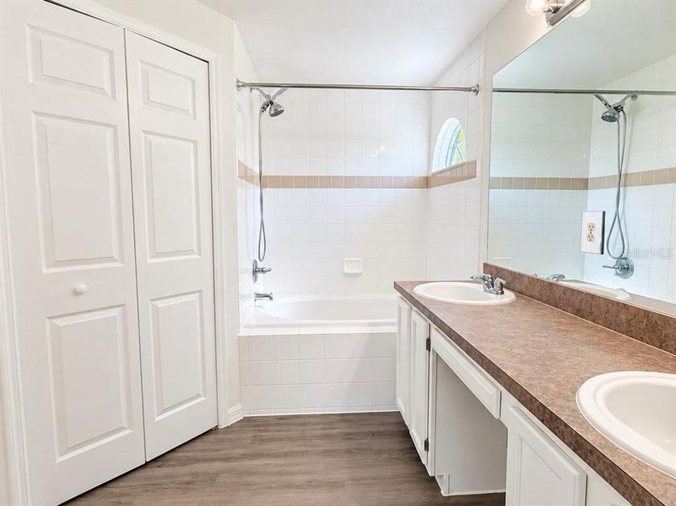 В аренду: $3,300 (4 спален, 2 ванн, 1767 Квадратных фут)