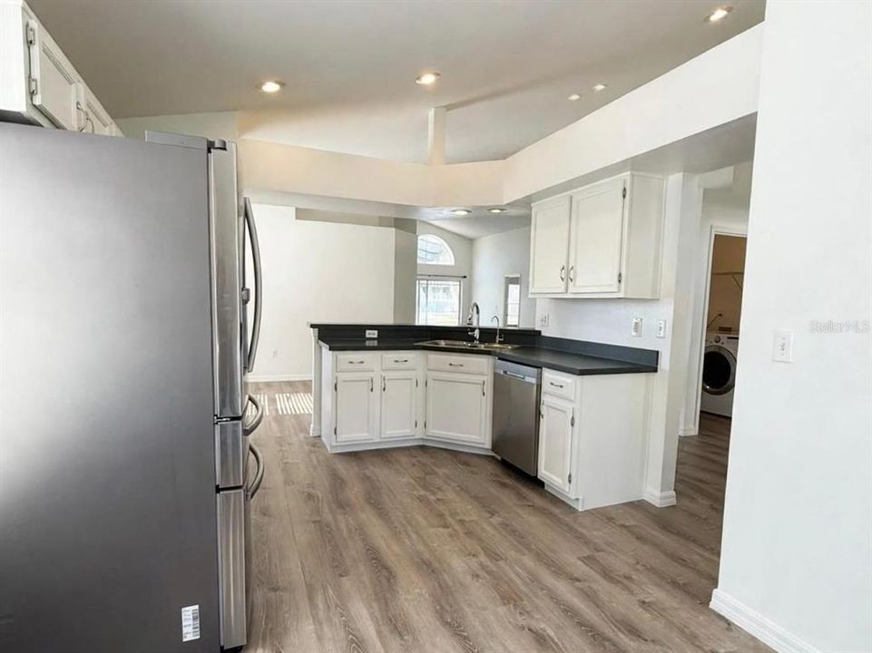В аренду: $3,300 (4 спален, 2 ванн, 1767 Квадратных фут)