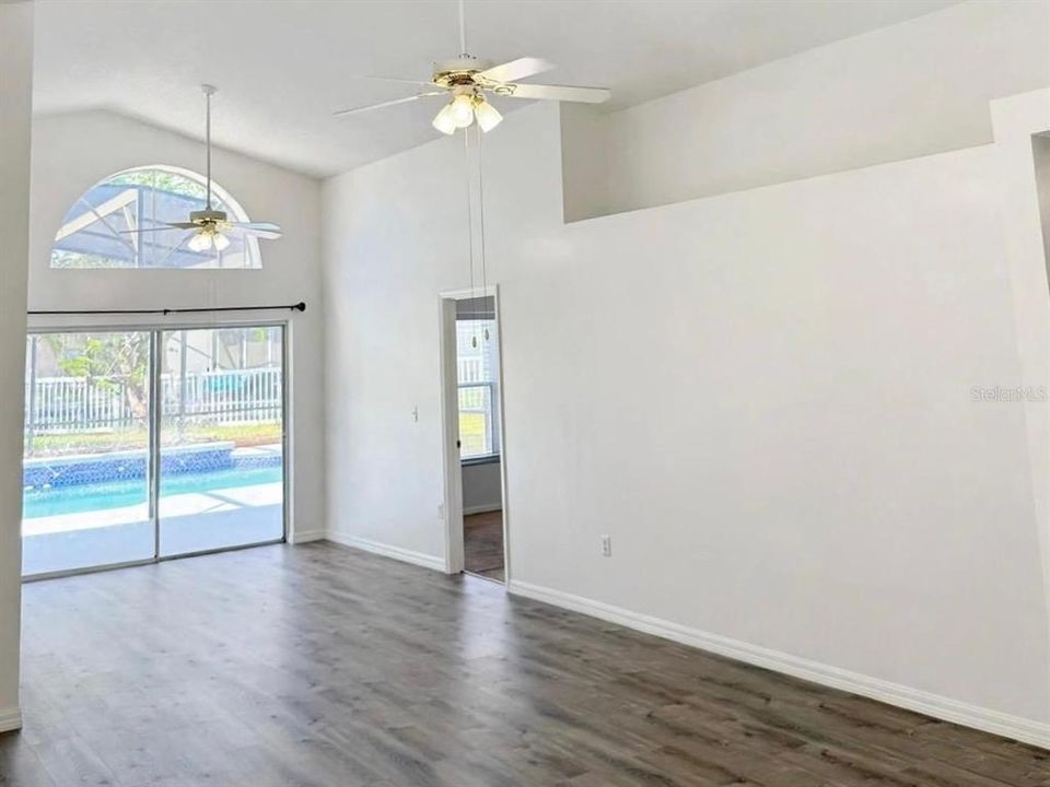 В аренду: $3,300 (4 спален, 2 ванн, 1767 Квадратных фут)