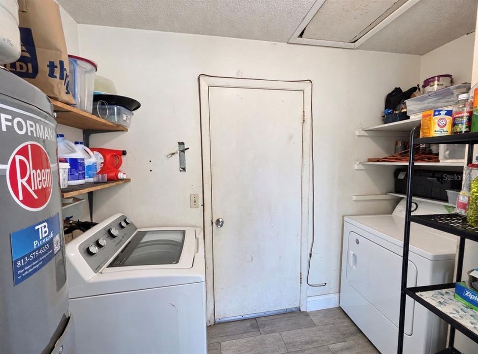 На продажу: $349,900 (3 спален, 1 ванн, 1170 Квадратных фут)