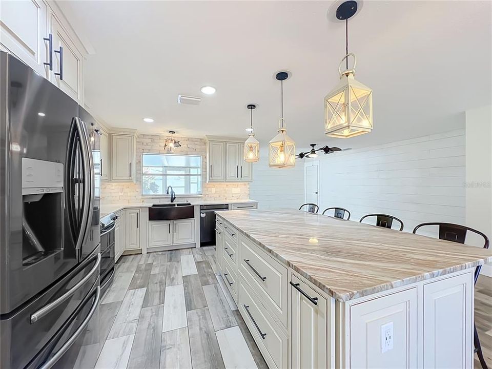 For Sale: $575,000 (4 beds, 2 baths, 1891 Square Feet)