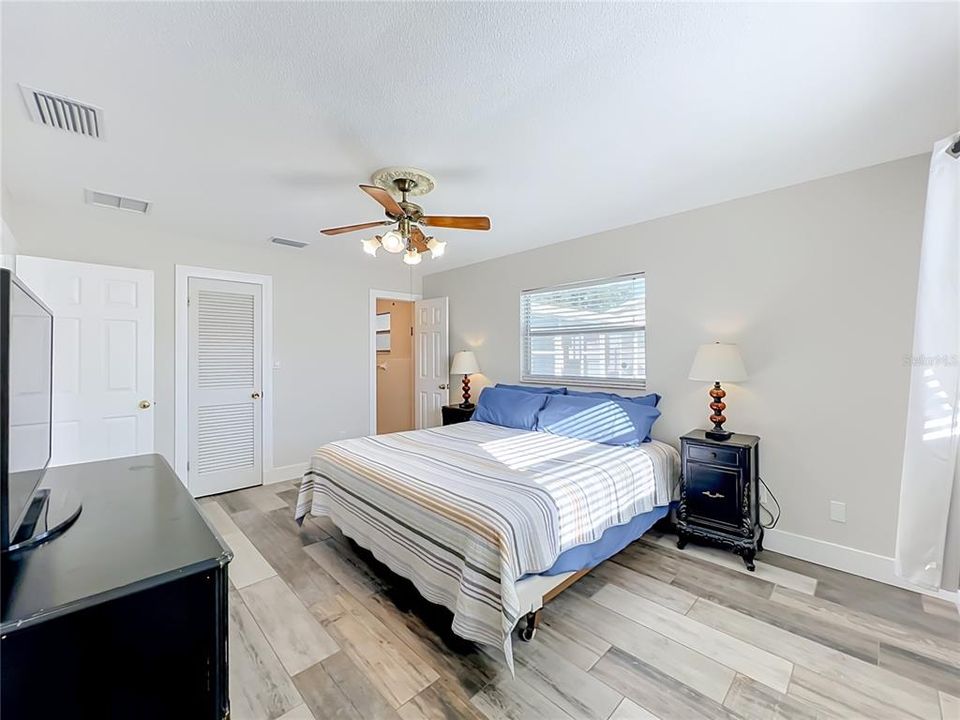 For Sale: $575,000 (4 beds, 2 baths, 1891 Square Feet)