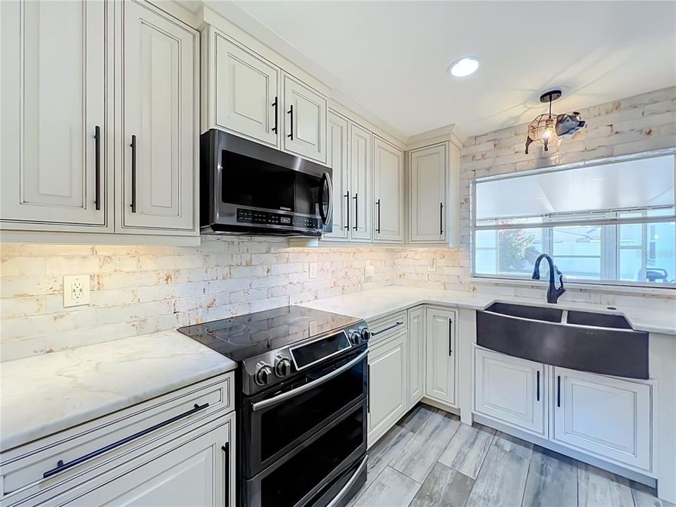 For Sale: $575,000 (4 beds, 2 baths, 1891 Square Feet)