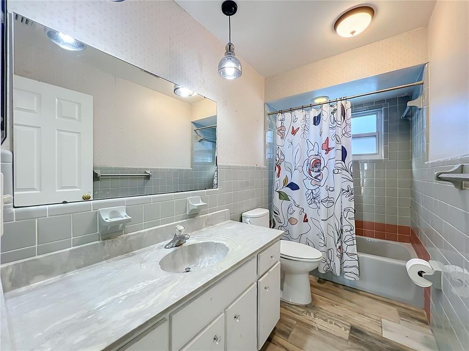 For Sale: $575,000 (4 beds, 2 baths, 1891 Square Feet)