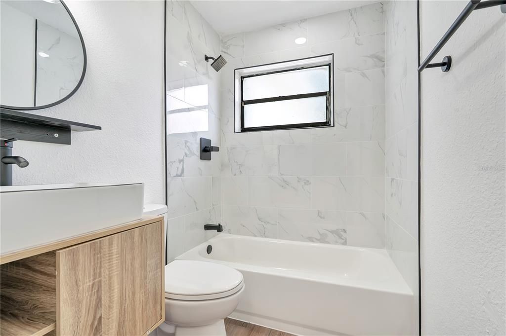 На продажу: $324,990 (4 спален, 4 ванн, 1460 Квадратных фут)