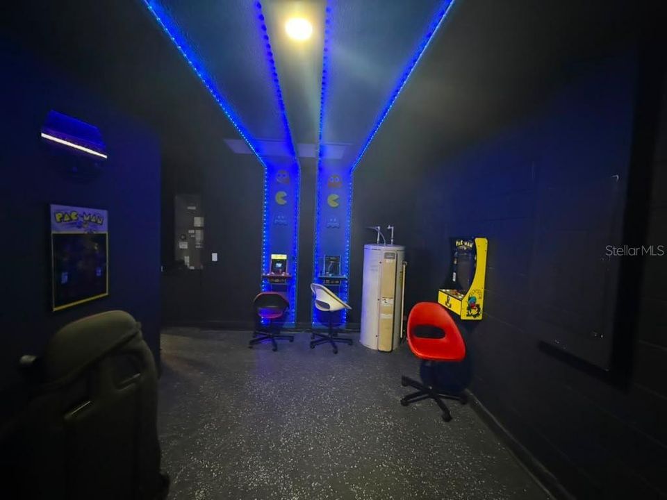 En Renta: $2,400 (4 camas, 3 baños, 1619 Pies cuadrados)
